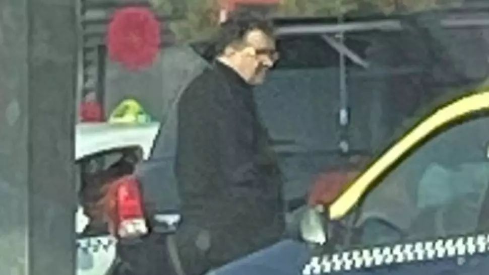 Oprișan – shopping în plină pandemie. Baronul, surprins la cumpărături, cu mașina instituției