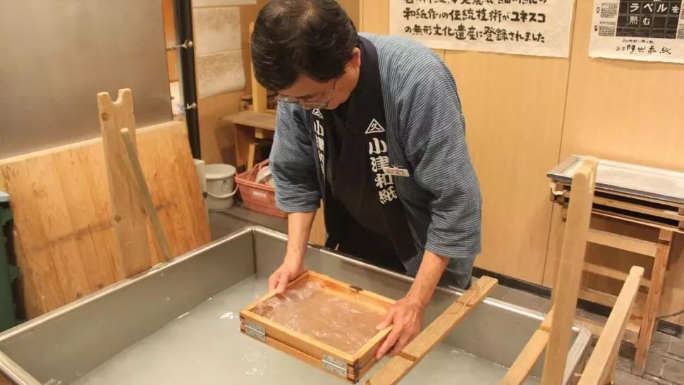 CURIOZITĂȚI: De ce sunt japonezii obsedați de hârtie