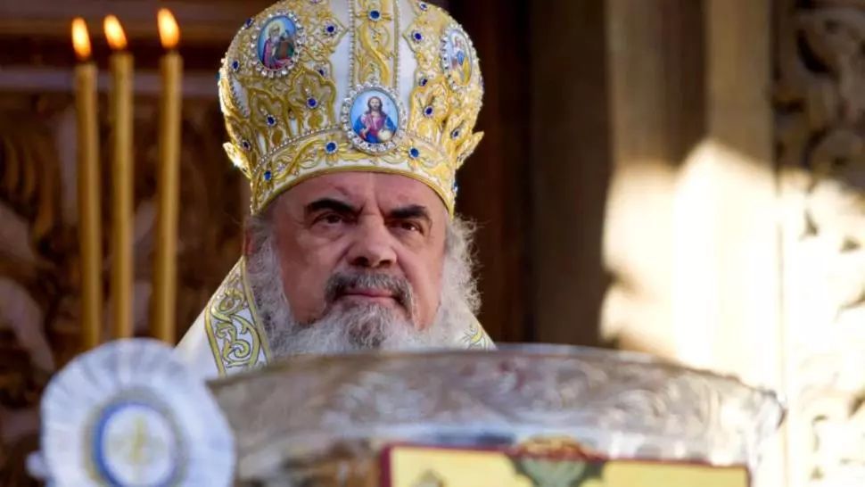 Patriarhul Daniel a donat 10.000 lei pentru protecţia voluntarilor care îi ajută pe cei afectaţi de pandemie