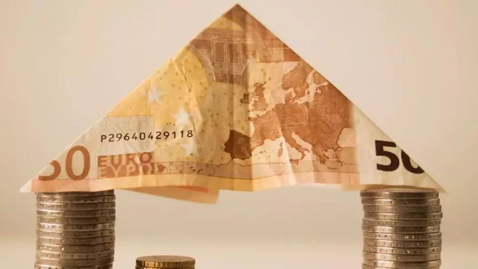 Costi Rogozanu: "Ajutor" cu ratele. New York, amintiri din viitor