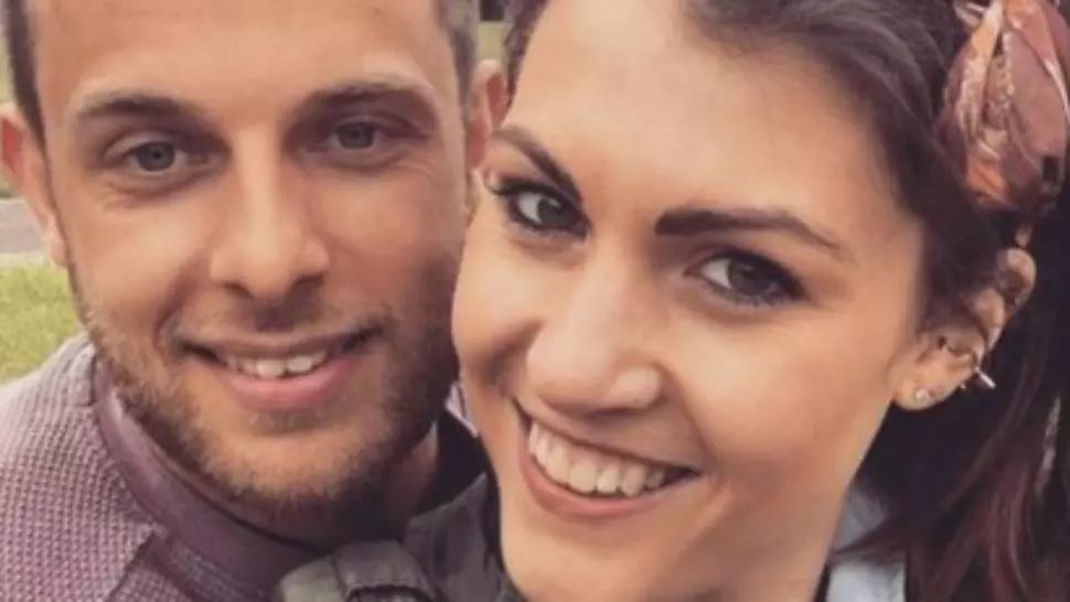 Când a văzut poza cu viitorul ginere, mama acestei tinere a îngheţat! Cine era, de fapt, bărbatul