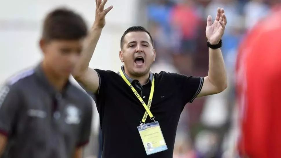 Zicu răsuceşte cuţitul în rana lupilor: „Au salarii de zeci de mii de euro!”