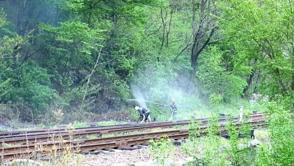  Incendiu pe calea ferată în Brezoi, Vâlcea