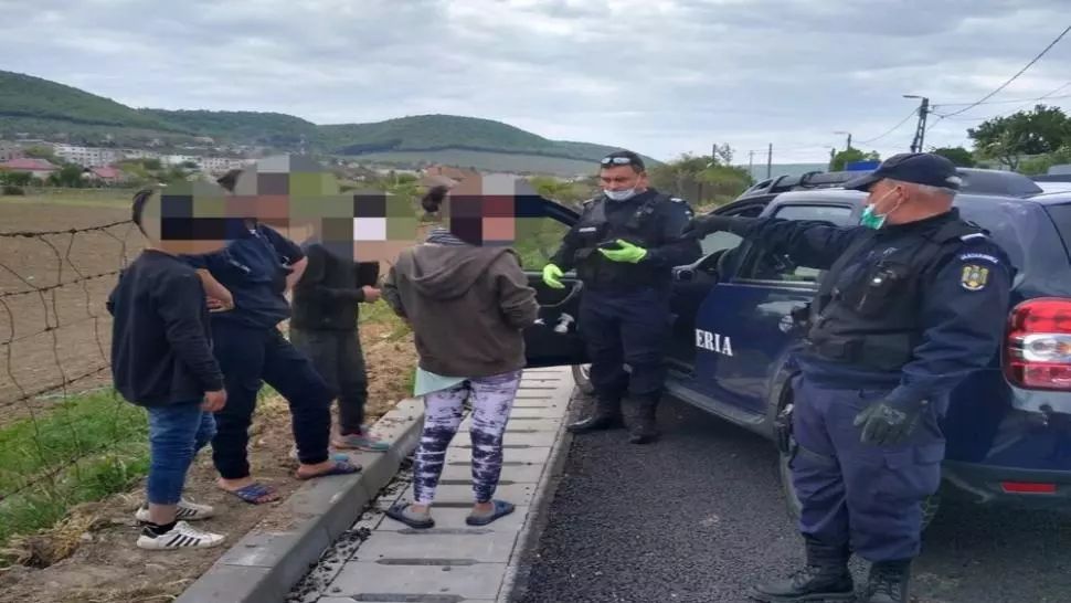 Li s-a urât cu carantina: Prinși când au vrut să iasă din Cartierul Bendea!