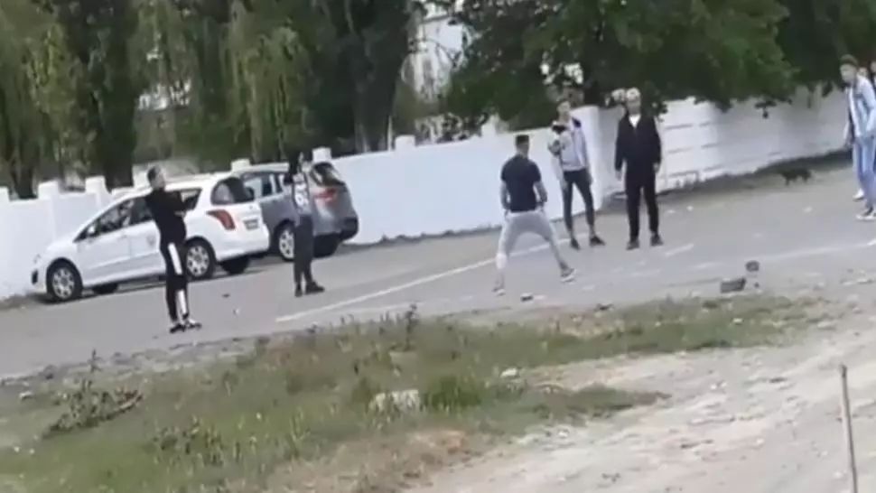 Activități sportive în grup în fața unui cimitir din municipiul Brăila