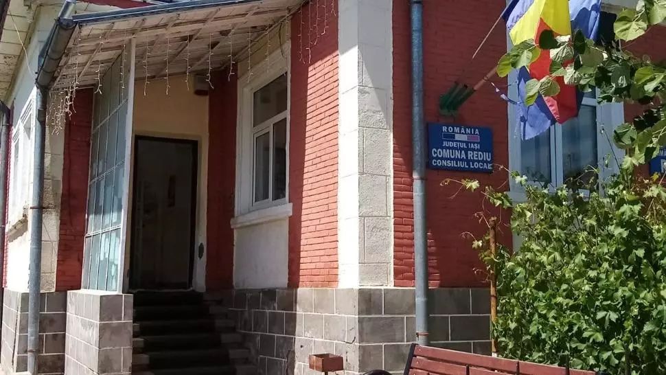 ATENȚIE: măști de protecție ”stropite cu chimicale care induc leșinul” în scop de jaf