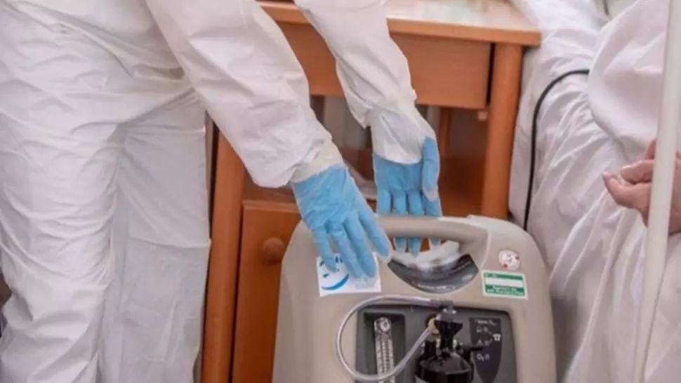 Încă un spital focar COVID-19, în România: zeci de cadre medicale, infectate. Un brancardier a murit