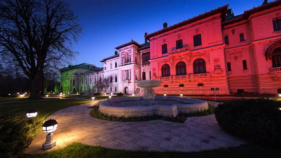 Palatul Cotroceni, iluminat în culorile drapelului italian, în semn de solidaritate