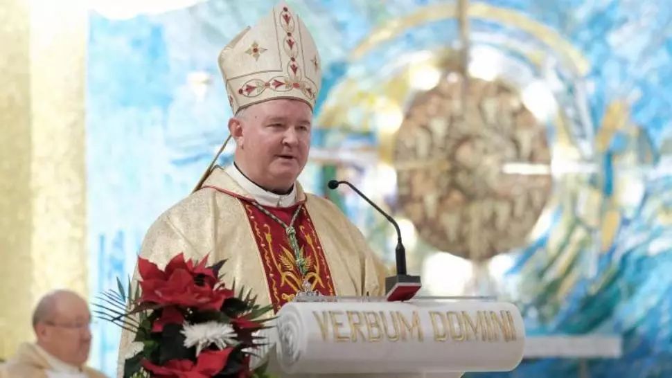 Arhiepiscopul-mitropolit de Bucureşti: În Noaptea Învierii, în fiecare familie să se aprindă o lumânare care să fie aşezată la ferestrele locuinţelor