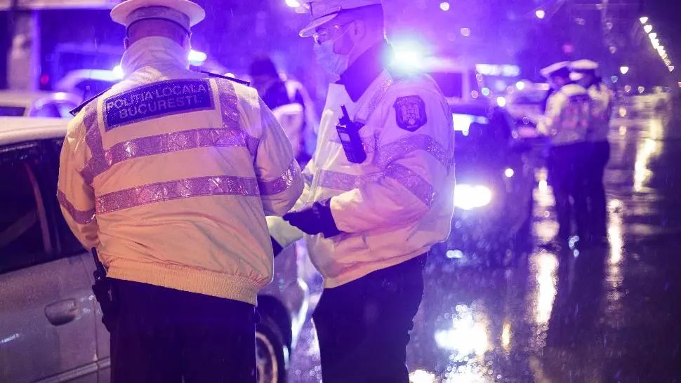 Poliţiştii ialomiţeni au depistat doi bărbaţi care circulau cu adeverinţe de angajator false