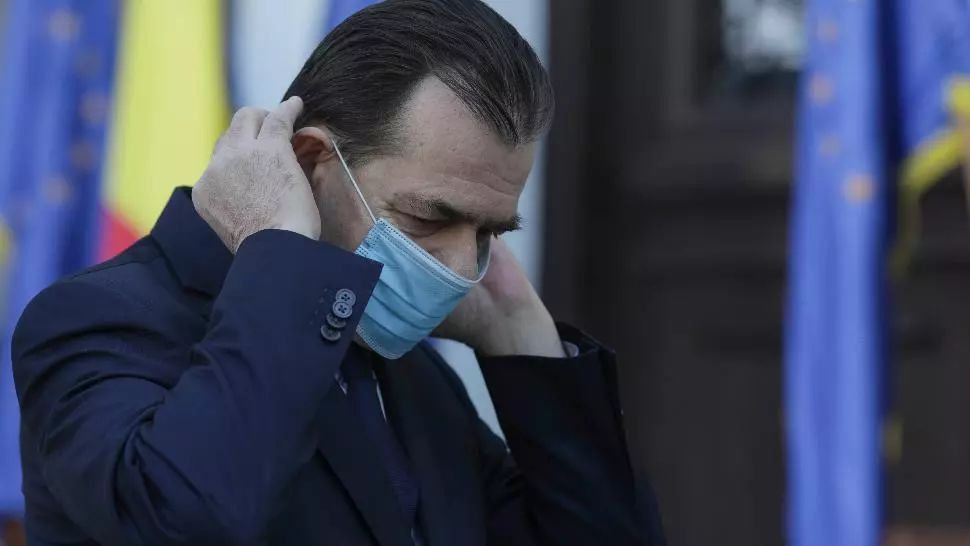 Măștile de protecție, obligatorii. Ludovic Orban a anunțat cine le primește GRATIS