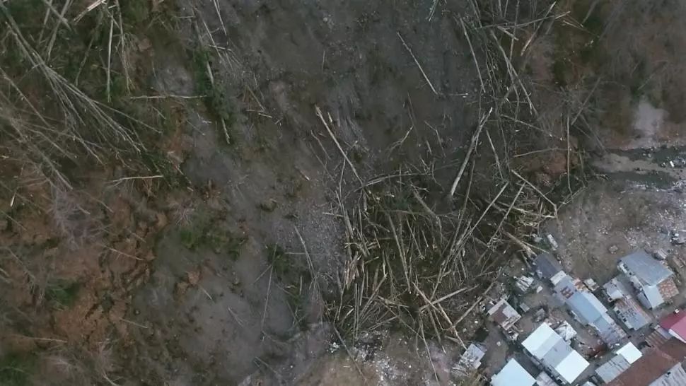 Reacția ministrului Mediului după alunecare masivă de teren: ”A ajuns până la case!”