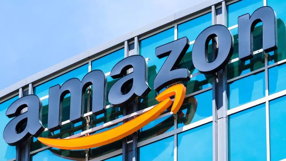 Schimbare de STRATEGIE a Amazon: Gigantul american va deschide în SUA o rețea de hypermarket-uri