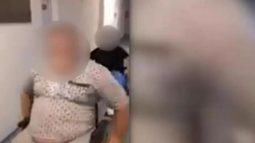 Anchetă la Spitalul din Giurgiu după ce doi pacienți cu COVID-19 au făcut întreceri în cărucioare pe hol