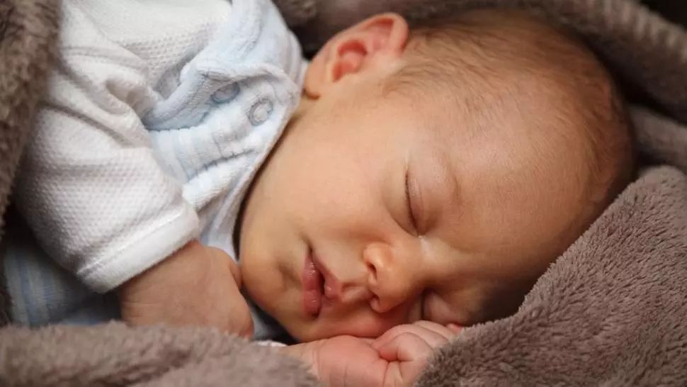 Obținerea concediului și a indemnizației pentru creșterea copilului în 2024: Regulile esențiale și documentele necesare