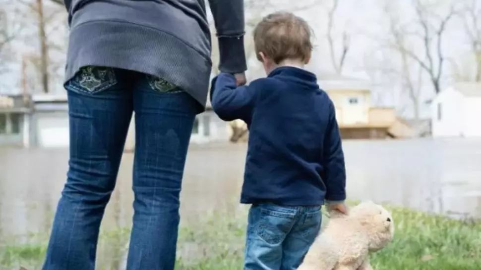 HALUCINANT! Băiețel de 3 ani, refuzat de spitale din cauza părinților nevaccinați