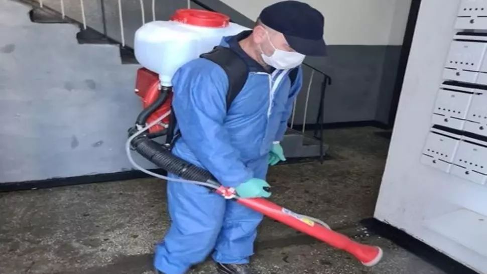 La Suceava a început dezinfecția scărilor de bloc