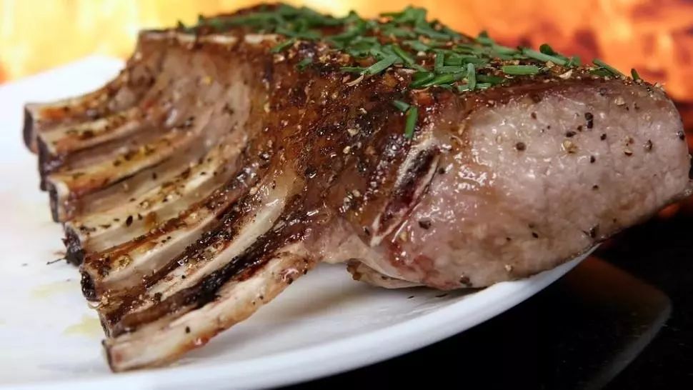 Avertismentul medicilor: Nu mâncaţi carne de miel dacă suferiţi de această boală!