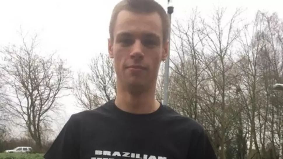 După ce ia permisul, tânărul îi trimite instructorului cel mai indecent mesaj. A clacat şi...