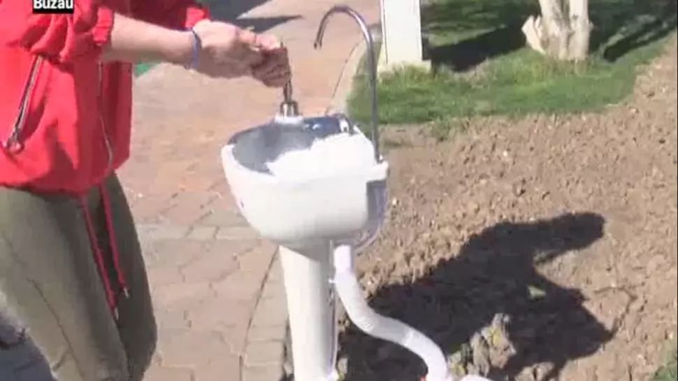 VIDEO Măsuri de protejare a pietonilor: lavoare pe străzile din Buzău și Constanța 