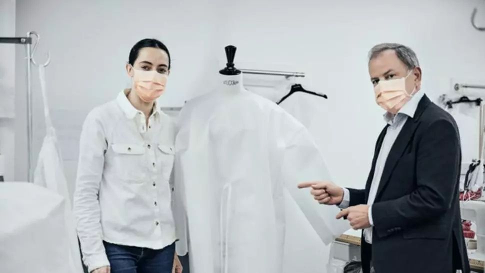 Louis Vuitton redeschide atelierul din Paris pentru a face halate pentru medici