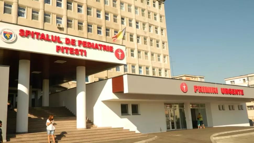 Medicul de la Spitalul Județean de Urgență Pitești, confirmat pozitiv la testul pentru COVID-19, a venit la serviciu timp de 12 zile