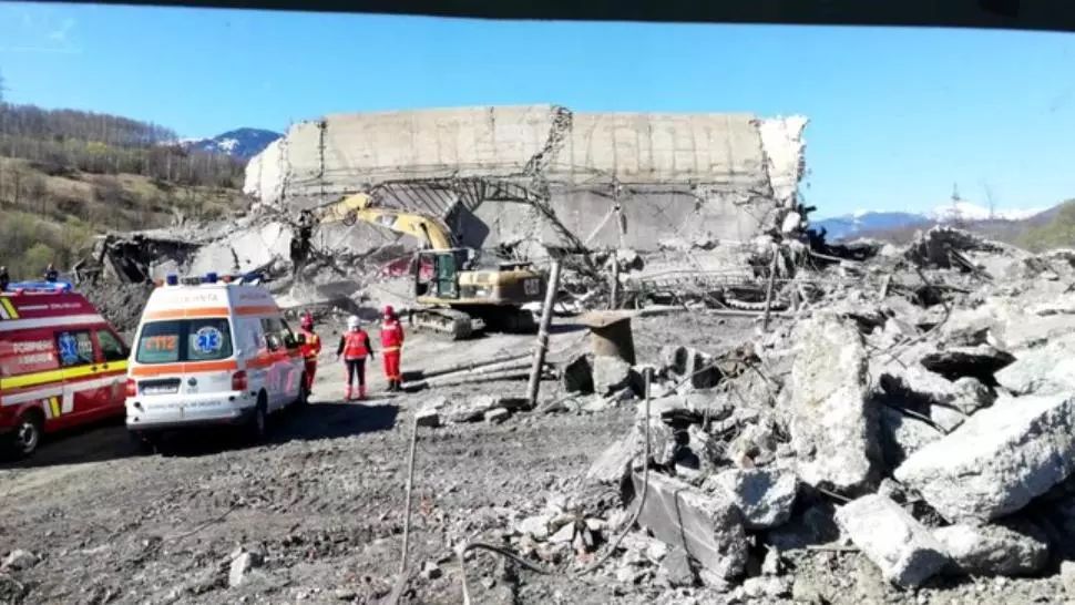 Mineri prinși sub moloz la Mina Uricani. Turn PRĂBUȘIT peste muncitori