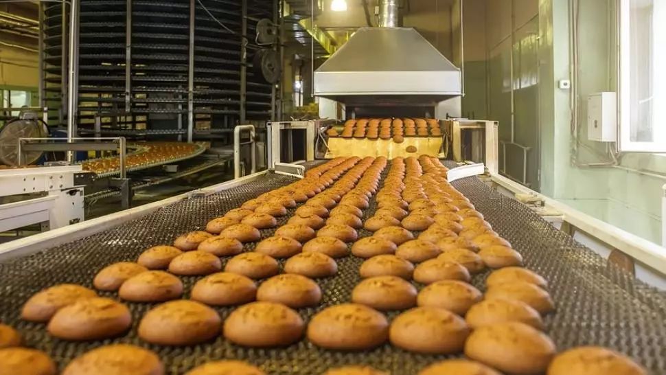 Focar de infecție cu COVID-19, la o firmă de panificație din Alba Iulia