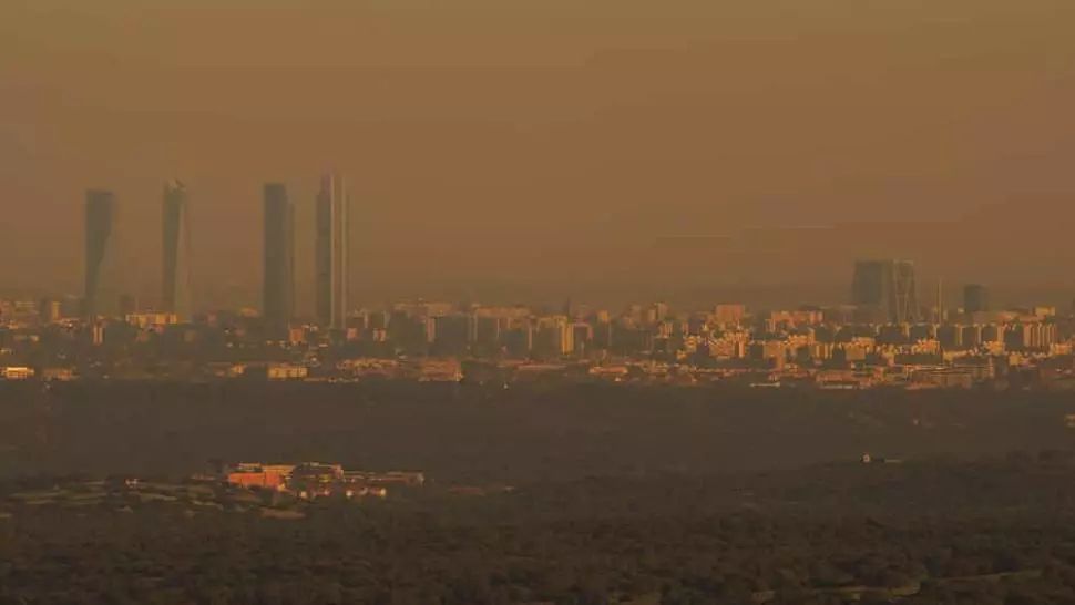 Studiu: poluarea poate afecta vulnerabilitatea oamenilor la COVID