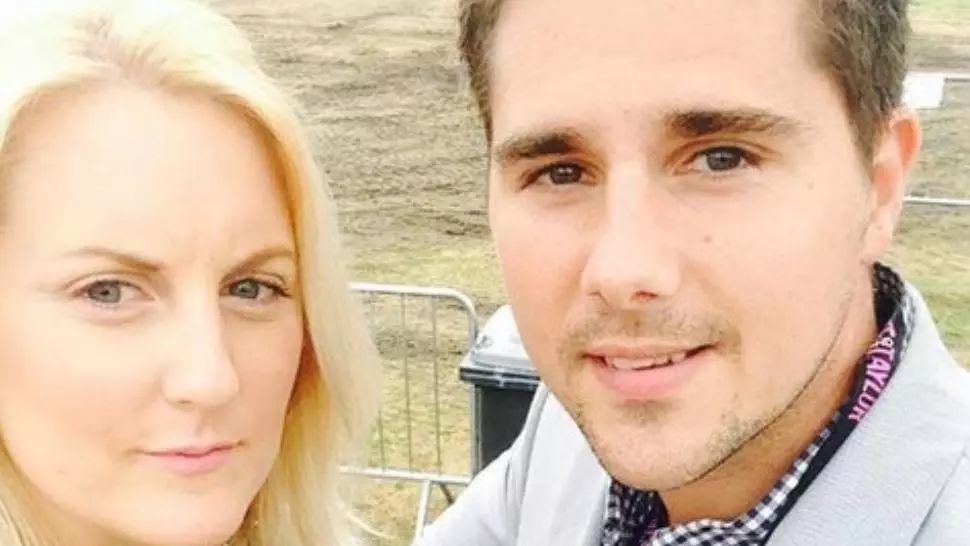 Soțul i-a murit imediat după nuntă. Când s-a uitat la poze, văduva a descoperit un detaliu cumplit 