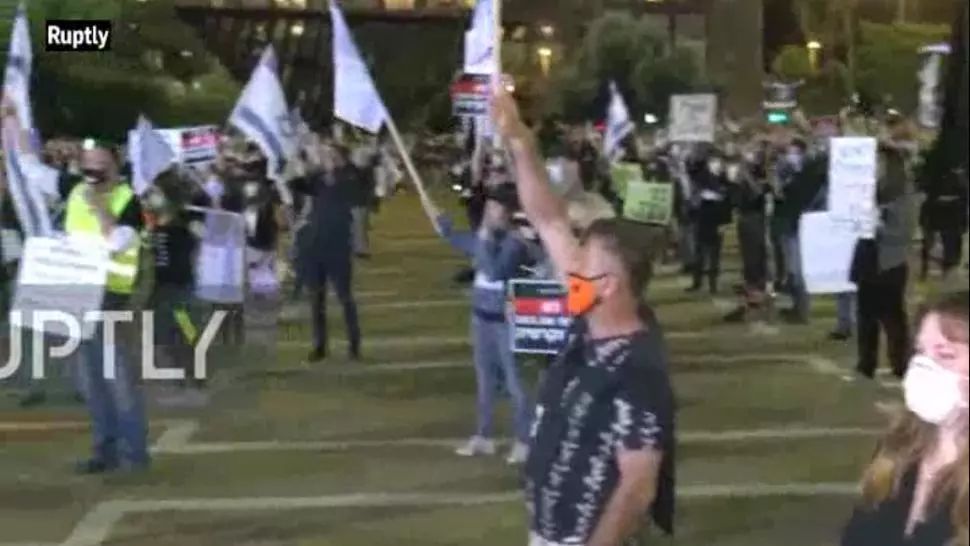 Coronavirus. Prelungirea restricțiilor scoate oamenii în STRADĂ, în întreaga lume