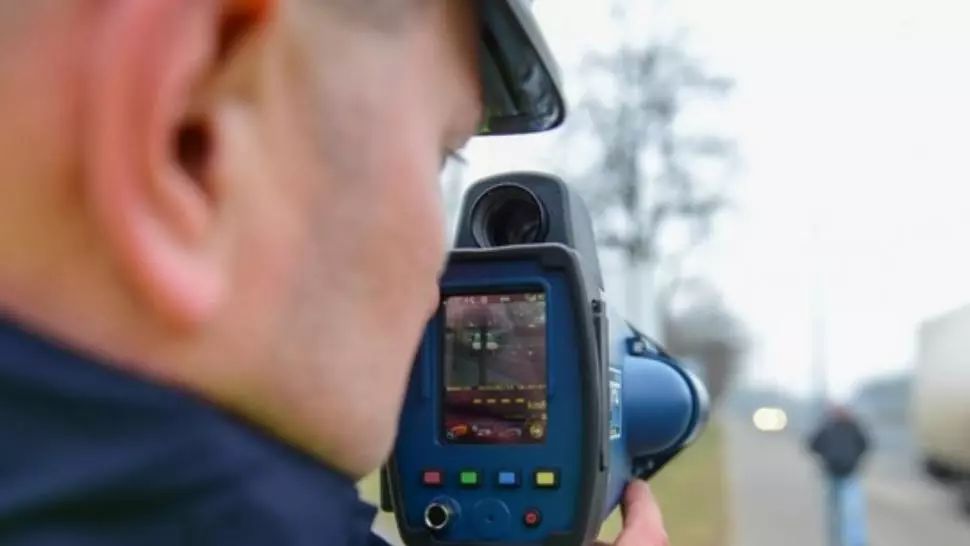 Doi șoferi au fost prinși cu 288 și 252km/h, pe autostradă