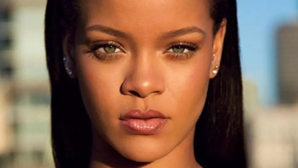 Rihanna a pozat împotriva rasismului în revista Vogue