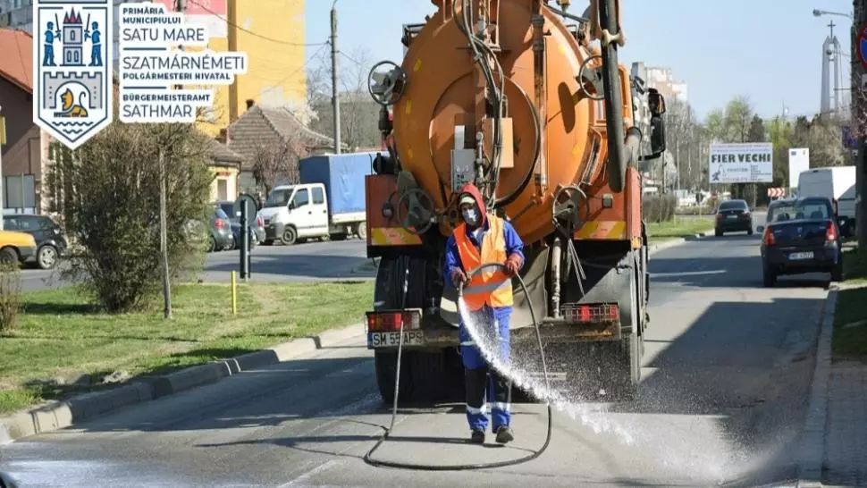 A început operațiunea de dezinfectare a străzilor din municipiul Satu Mare