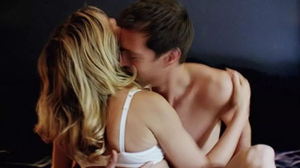 Cum recunoşti femeile care fac sex de la prima întâlnire