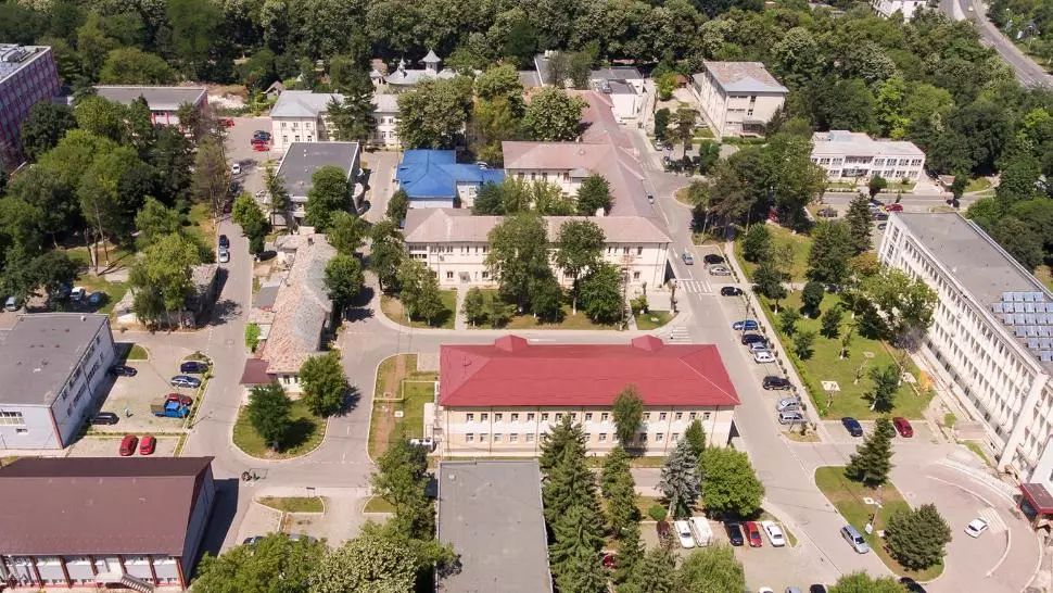 2 secții ale Spitalului Județean Bacău, închise. Pacienții au mințit la triajul COVID