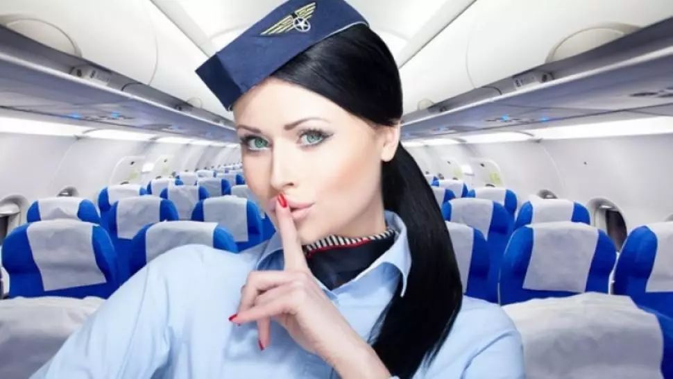 Secretele murdare ale meseriei, dezvăluite de însoţitorii de bord. Ce se întâmplă în aer