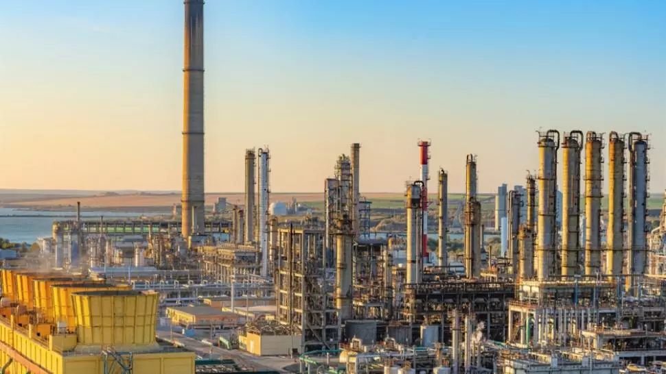 Rafinăriile Petromidia și Vega repornesc unitățile de producție oprite pentru revizie