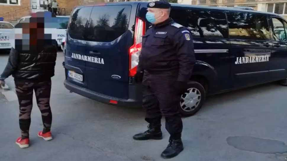 Tânăra din Bistrița care a încălcat de două ori arestul la domiciliu a ajuns după gratii