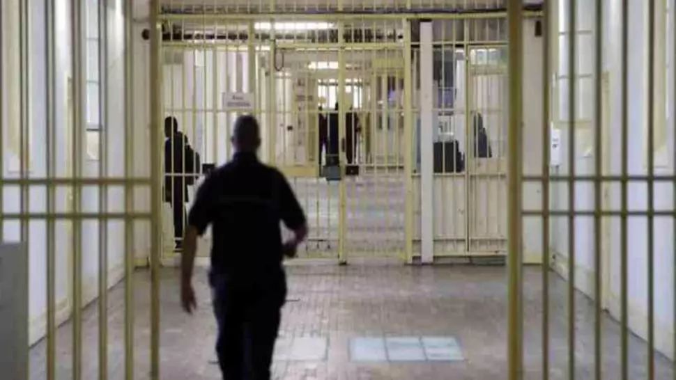 Gardian de la Penitenciarul Poarta Albă, reținut după ce a luat mită de la un deținut