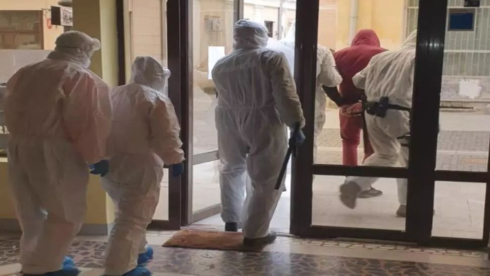 Brăila: Dus într-un centru de carantină după ce a părăsit locul de izolare la domiciliu și s-a izolat cu o altă persoană