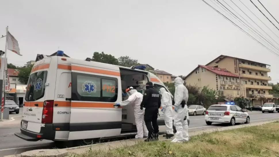 A fugit din carantină distrugând cu un briceag obiectele din cameră!