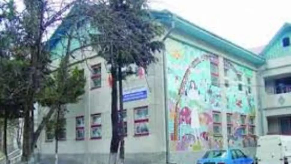 Minor din Suceava, preluat de Protecția Copilului după ce tatăl și bunicii au fost internați cu COVID 19