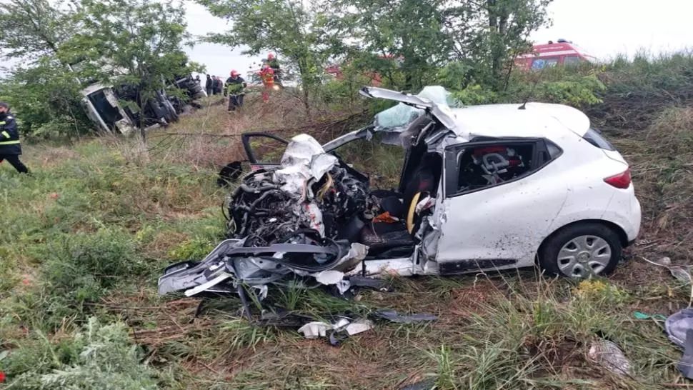 Accident cumplit în județul Galați. Un bebeluș și părinții săi au murit