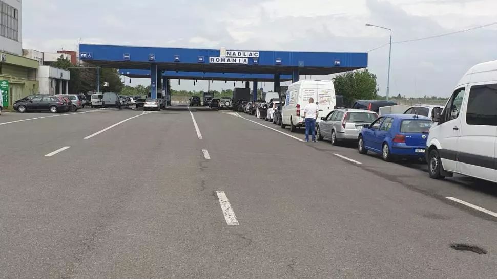 Încă un weekend aglomerat în Vama Nădlac, timp de așteptare de două ore, 20 de căi de acces deschise