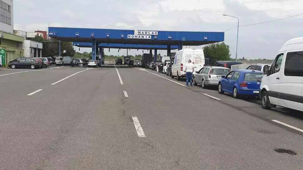 Cantități uriașe de deșeuri la frontieră. Vezi CE au descoperit drumarii