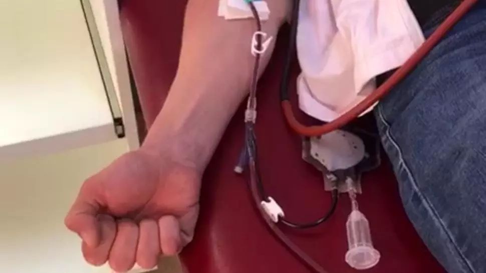 Prima recoltare de plasmă prin procedeul de plasmafereză, realizată la Arad, de la un medic vindecat de COVID-19