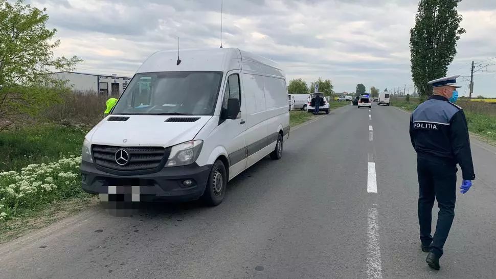 Biciclist de 80 de ani din Arad, accidentat mortal de un microbuz de marfă. Ce spun polițiștii