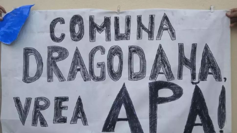 Protest în Dâmbovița. La Dragodana, primarul și cetațenii au ieșit în stradă ca să ceară…apă