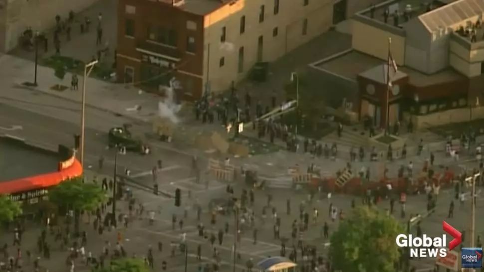 Val de proteste violente în Minneapolis. Vezi CARE au fost cauzele